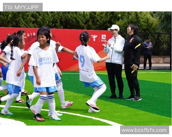 小球童意外邂逅足球明星梦想成真的温馨瞬间